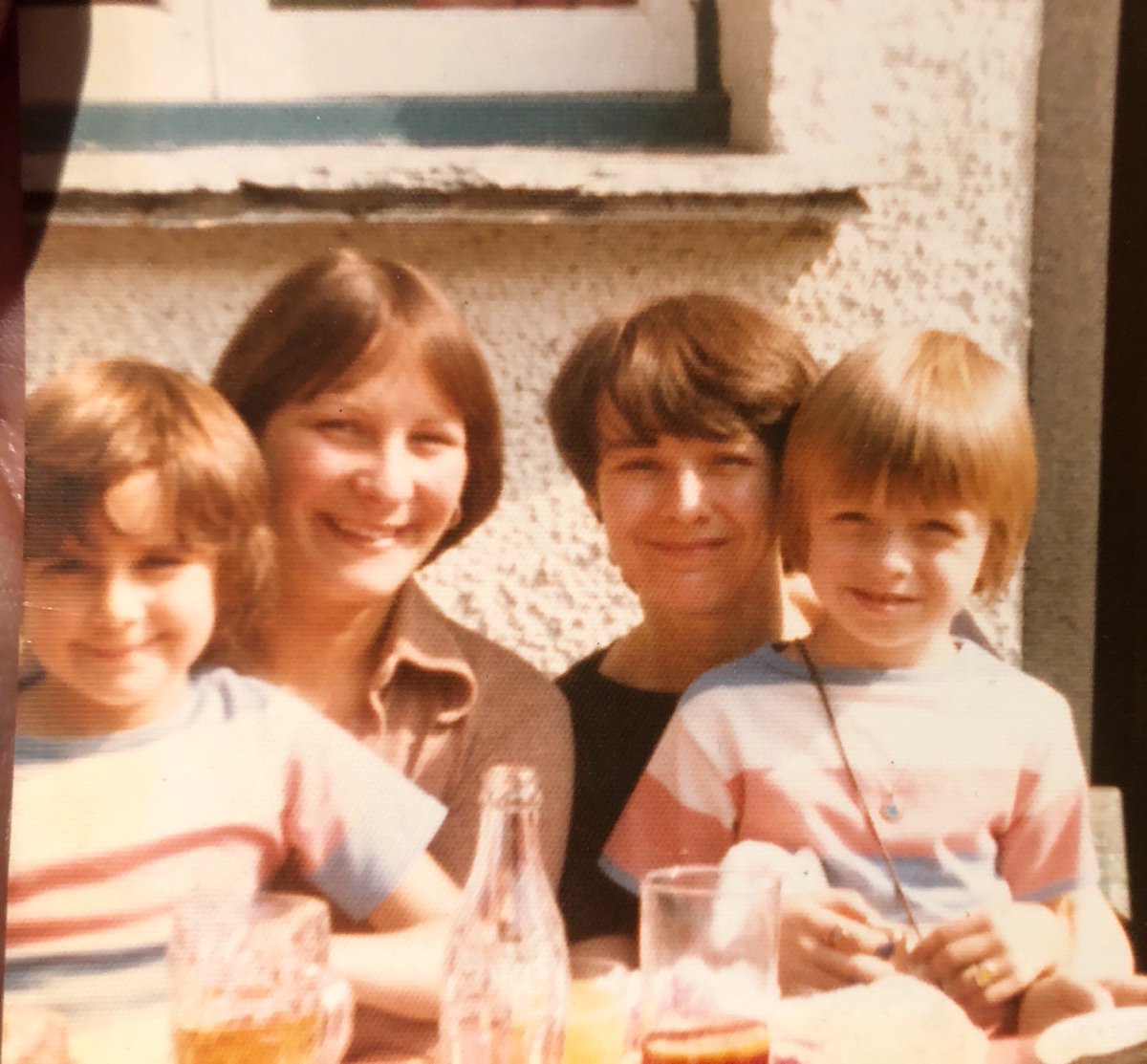 HairSolved's tweet photo. What's the best piece of advice your Mum ever gave you? The Hair Solved Team would love to know and we'll be sure to share the wisdom #MothersDay #MumsWisdom https://t.co/KGiso1XItw