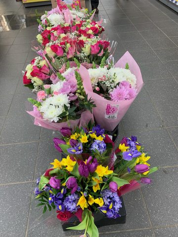 CranhillOneStop's tweet photo. We are offering a 🆓️ wrapping service with all our Mother's Day Gift Ideas displayed on our table in-store.

Pop in and pick up the perfect present! https://t.co/fHjQ2spHRW