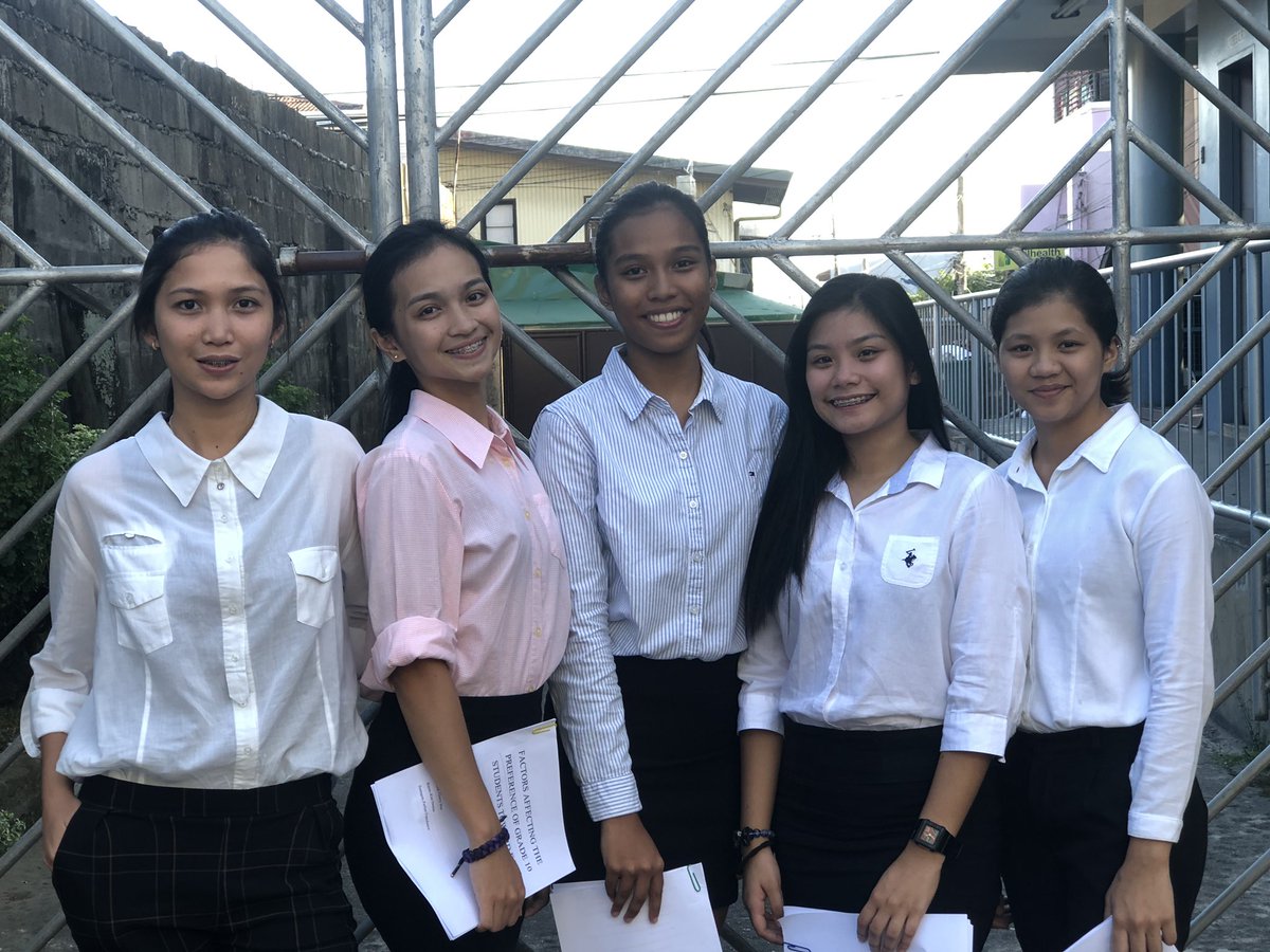 kmdnserys's tweet photo. thesis defended! thank you G & to my thesis buddies πβοΈ #gagraduate https://t.co/prmHXu8ENo