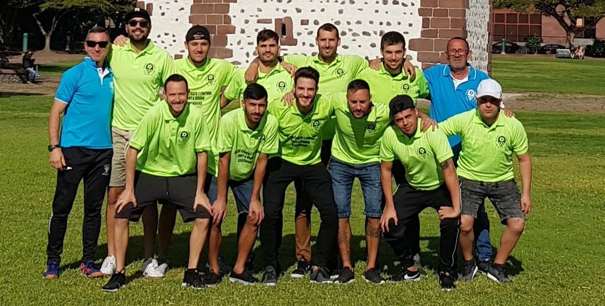 DistritoOfra's tweet photo. El equipo Senior del @JuanXXIIIFS intentará vengar a su filial, quien no pudo derrotar a @LasCuevecitasFS B (5-6) ⚽️

El Juanvi afronta hoy frente al China Igueste una de las 3 finales que le quedan para lograr la salvación en Segunda B 🏆 

📌Pabellón CEIP Candelaria
🕟21:15 https://t.co/JGSLG4C3ni