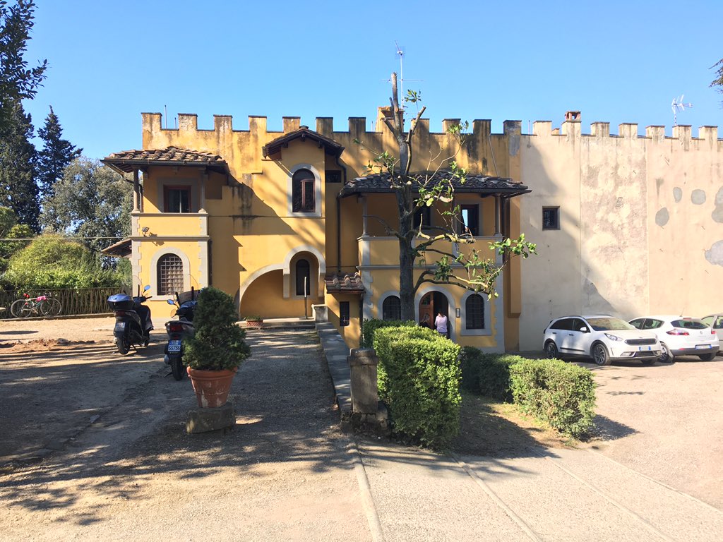fionascoble's tweet photo. Steel yourselves, British publishers. This is the actual office of Giunti in Florence. They've got a stone lion on their staircase and Dante used to hang out here. A fantastic visit with the @aldusnet this morning! https://t.co/q0etbQgHZk