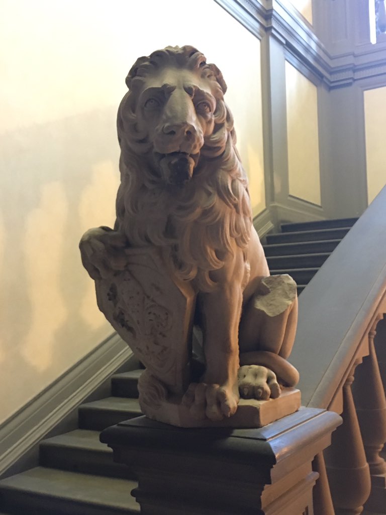 fionascoble's tweet photo. Steel yourselves, British publishers. This is the actual office of Giunti in Florence. They've got a stone lion on their staircase and Dante used to hang out here. A fantastic visit with the @aldusnet this morning! https://t.co/q0etbQgHZk