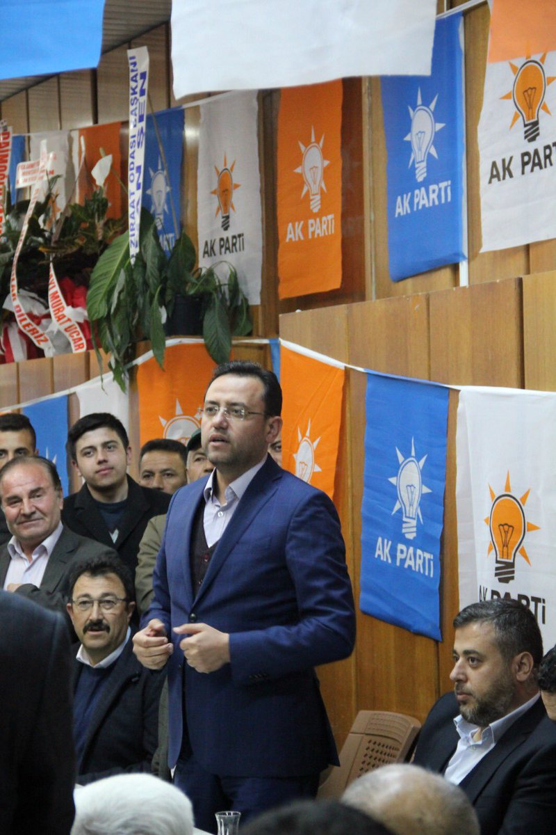 bekirgizligider's tweet photo. Kozaklı’da yitiğimizi geçmişte İl Genel Meclis üyemiz, ilçe başkanımız @AkifKabukcuoglu ile bulacağız.Gece saatleri olmasına rağmen bu coşku ve heyecan inşallah zaferimizi müjdeliyor https://t.co/HqEHDwPWR9