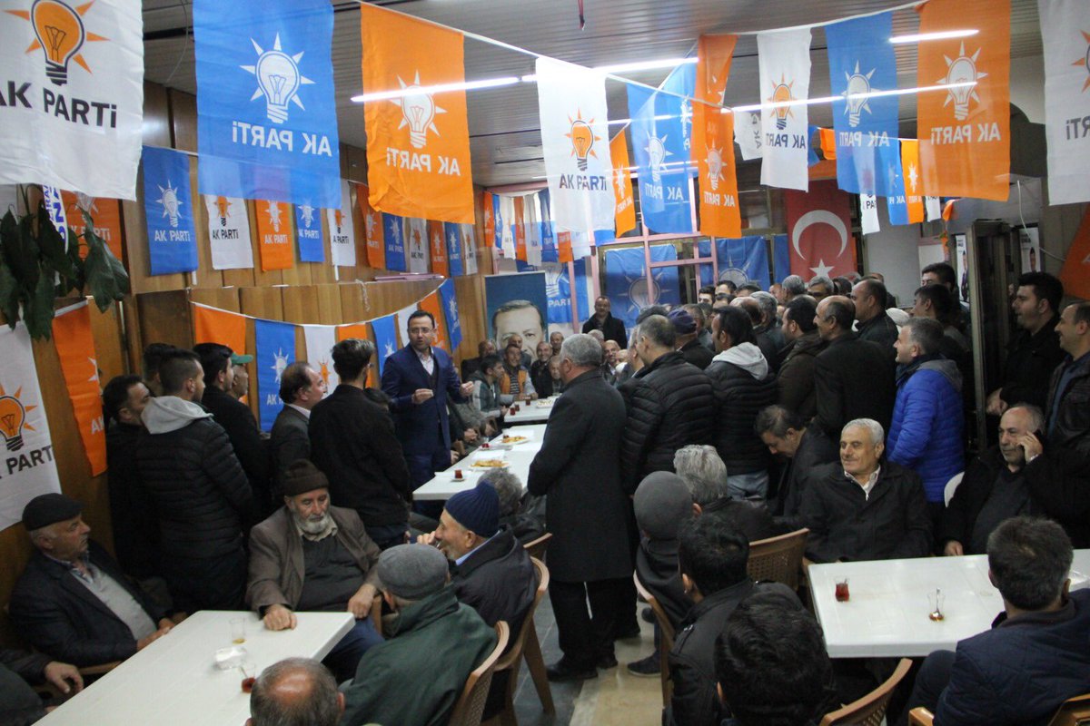 bekirgizligider's tweet photo. Kozaklı’da yitiğimizi geçmişte İl Genel Meclis üyemiz, ilçe başkanımız @AkifKabukcuoglu ile bulacağız.Gece saatleri olmasına rağmen bu coşku ve heyecan inşallah zaferimizi müjdeliyor https://t.co/HqEHDwPWR9