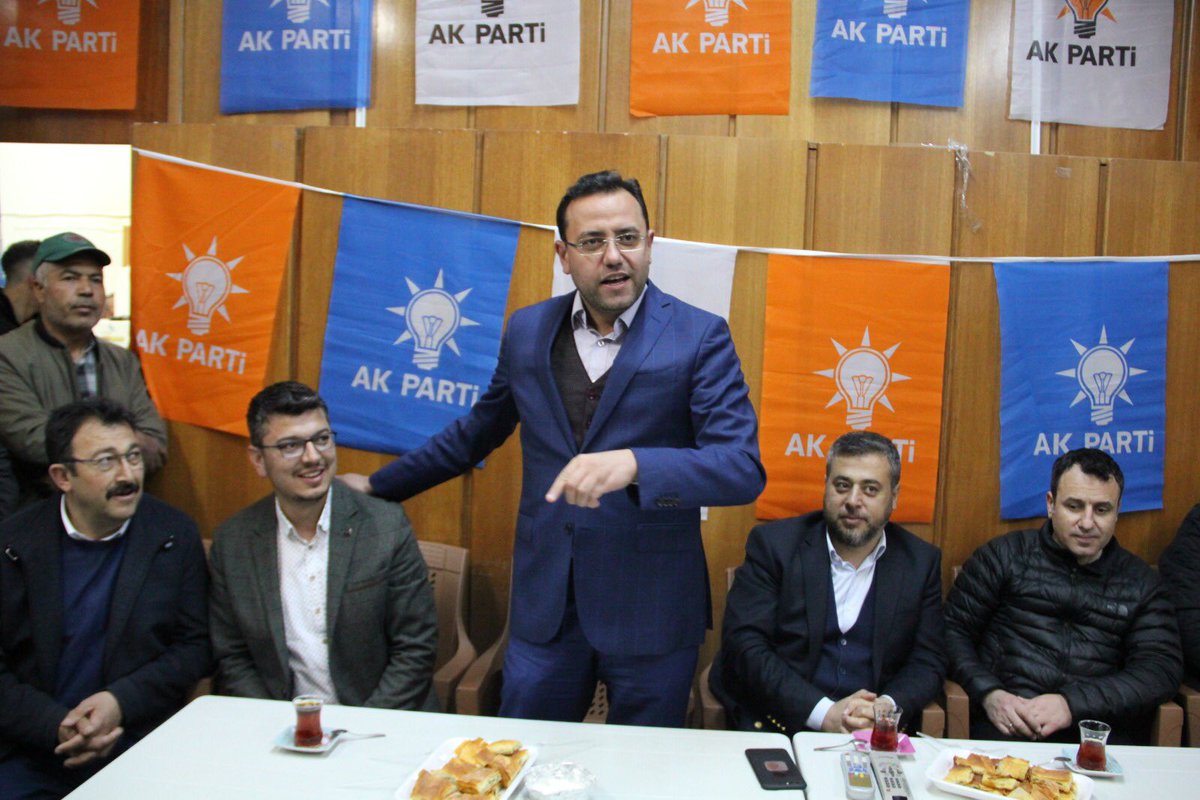 bekirgizligider's tweet photo. Kozaklı’da yitiğimizi geçmişte İl Genel Meclis üyemiz, ilçe başkanımız @AkifKabukcuoglu ile bulacağız.Gece saatleri olmasına rağmen bu coşku ve heyecan inşallah zaferimizi müjdeliyor https://t.co/HqEHDwPWR9