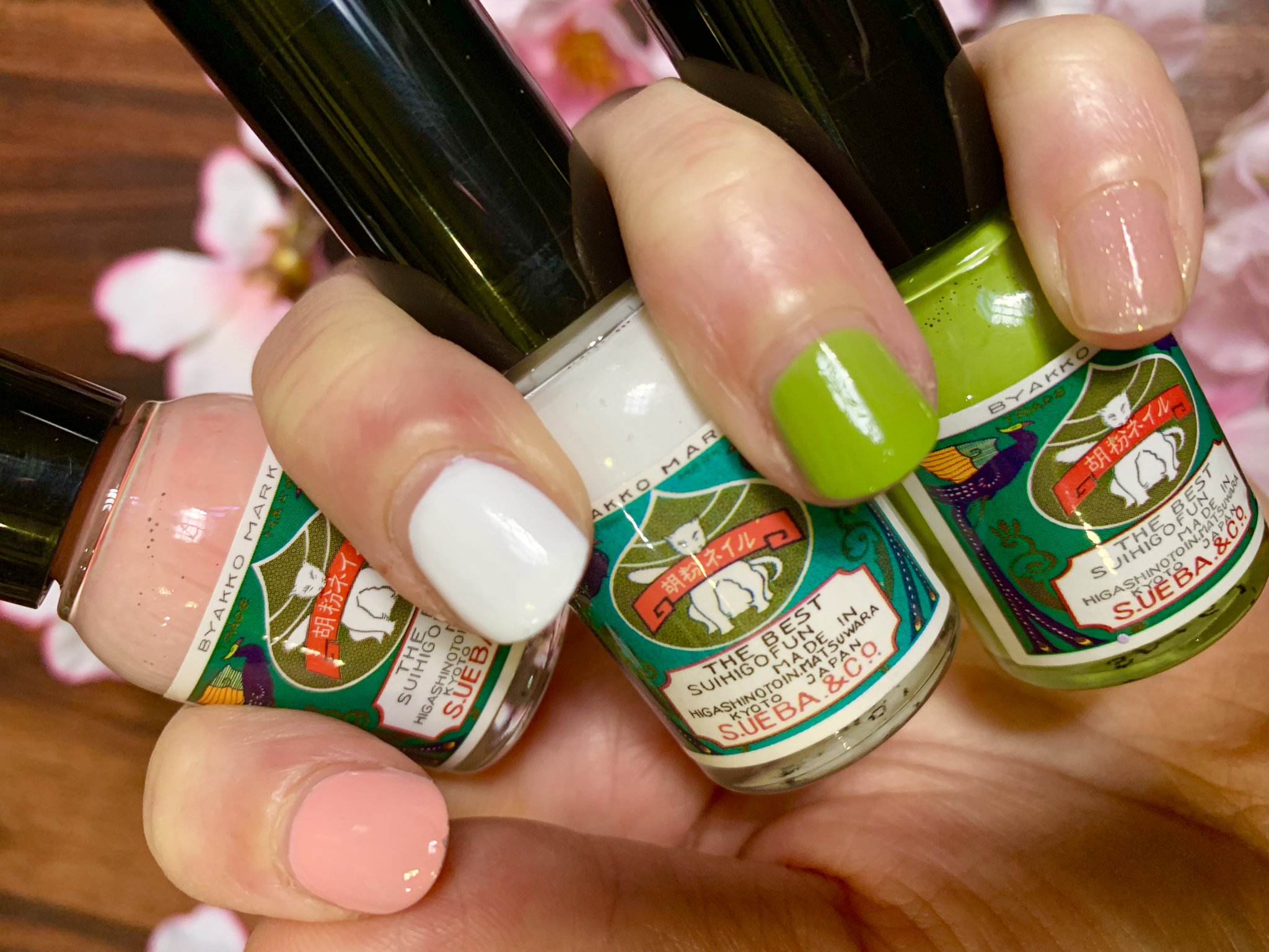 公式 胡粉ネイルの上羽絵惣 En Twitter ラン子です 胡粉ネイル 定番カラーの桃花色 胡粉 鶯緑は三色だんごや和菓子を思い起こさせるようで この季節特に人気があります お花見コーデに可愛い和菓子ネイル 細かいアレンジ をしなくて
