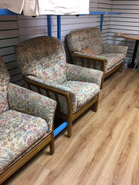 CCAReading's tweet photo. #2ndhandfurniture #reusenetwork Please pop in to have a look at our great new stock. Monday to Friday 9.30am - 4.30pm and from next week on the 7th April we will be open on Saturdays 9.30am - 4.30pm - 0118 9759459. Thank you for your support. https://t.co/jtx0osqbmV