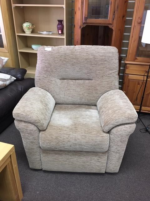 CCAReading's tweet photo. #2ndhandfurniture #reusenetwork Please pop in to have a look at our great new stock. Monday to Friday 9.30am - 4.30pm and from next week on the 7th April we will be open on Saturdays 9.30am - 4.30pm - 0118 9759459. Thank you for your support. https://t.co/jtx0osqbmV
