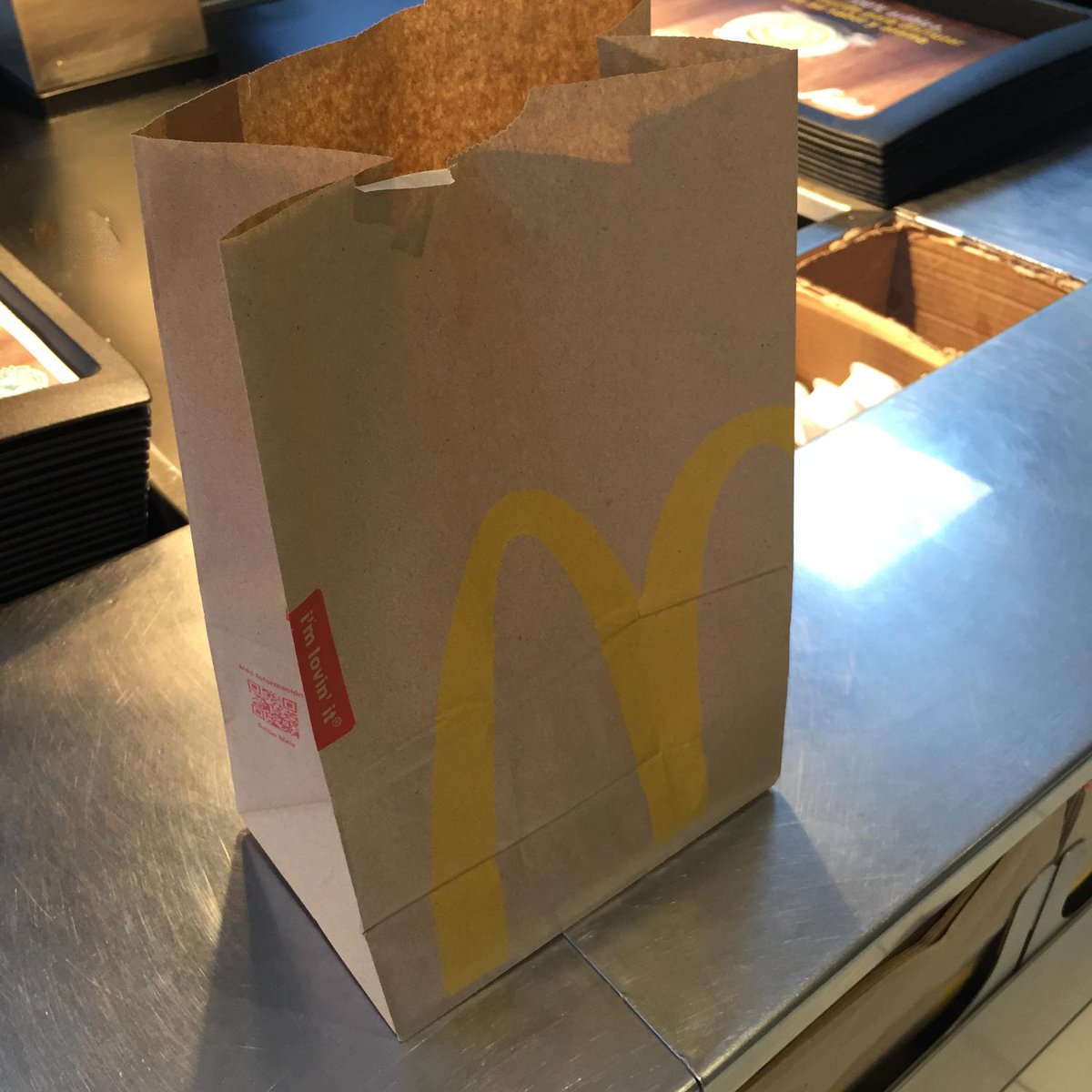 ¡Llenamos tu pedido #McDelivery de momentos deliciosos! 😍😍  Y nos pillas preparando el tuyo❤