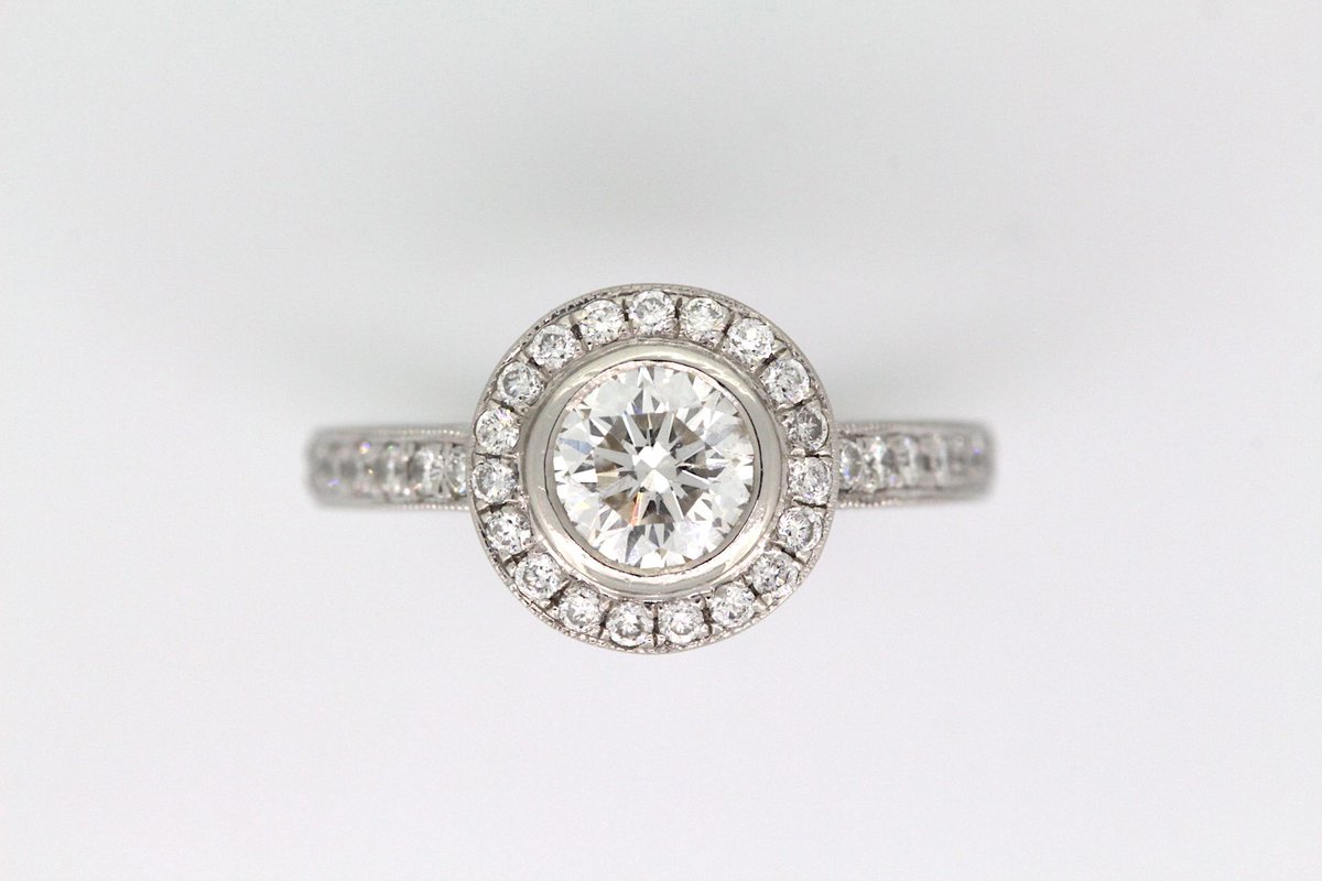 DiamondDealerDi's tweet photo. Brilliant round cut diamond
F
SI2
0.61ct

#DDDBrum #Birmingham https://t.co/chkNWpTfah