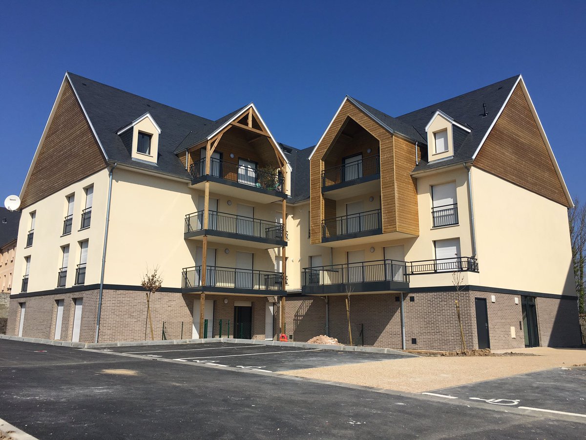 P_Normandes's tweet photo. Pierres Normandes vient de livrer les 29 appartements du premier bâtiment de la résidence LES RIVES DE HONFLEUR ⚓️ à Honfleur.

Nos investisseurs se sont réjouis de la qualité du produit et de son emplacement 👍

✨Mention particulière à la décoration des parties communes 👌 https://t.co/Bb0RYy3xTV
