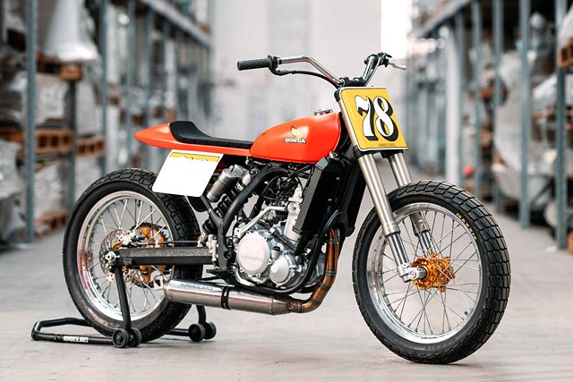 pipeburn's tweet image. BRAAP MUSIC. Hombrese’s KTM 450 SX Dirt Tracker pipeburn.com/home/2019/03/2… #KTM #450SX #Tracker #Custom #Germany #Motorcycle #Pipeburn