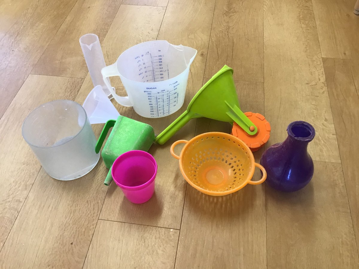 #toptipfriday Bath time is an opportunity for extending your child’s mathematical knowledge and understanding by providing an assortment of containers. Whilst they are playing you can introduce mathematical vocabulary including ‘empty’, ‘full’, ‘more’ and ‘less’.