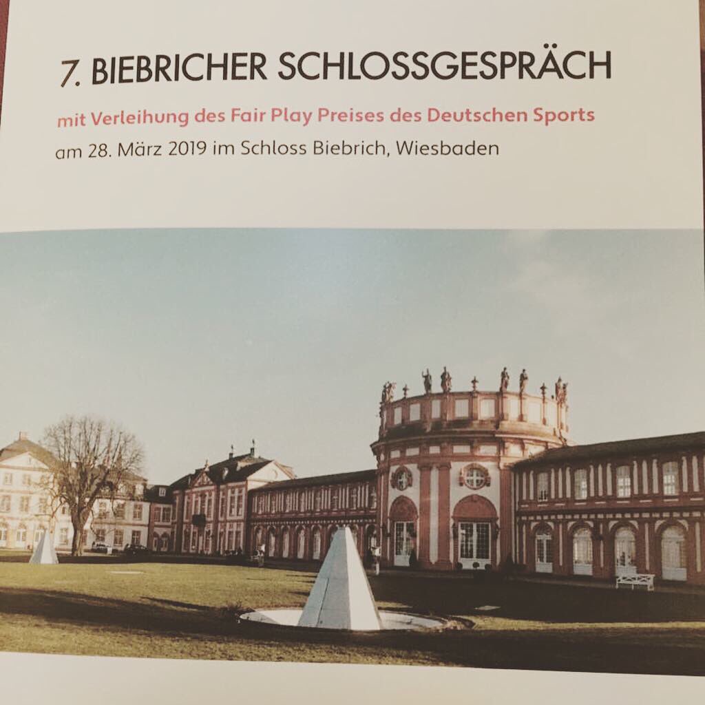 FreiburgerKreis's tweet photo. 7. Biebricher Schlossgespräch mit Verleihung des @DOSB #fairplay Preises. Glückwunsch an alle Preisträger. https://t.co/DdGeKexD8m
