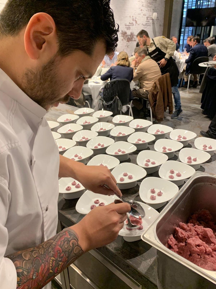 SolloRest's tweet photo. Gran evento by #DiegoGallegos @elchefdelcaviar #Pylsa (#Granada), para @GrupoCosentino . https://t.co/cysaKlsjPK