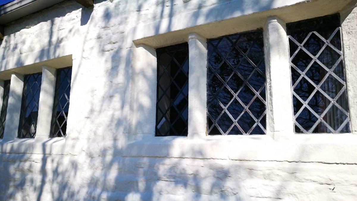 PjrWindow's tweet image. Delicate leaded window cleaning 
These are 17 th century leaded glass 
PJR Window Cleaning Services specialize in delicate work and other needed services. 
Go to pjrwindow.cleaning
Or call 07767896206
Email Pjrwindowcleaning@gmail.com