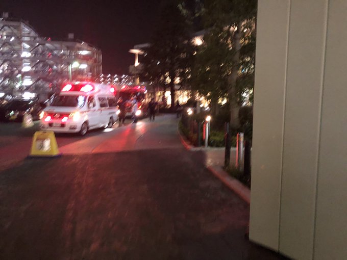 事件 ららぽーと横浜付近に緊急車両とブルーシート 飛び降りか 発砲事件か現地騒然 まとめダネ