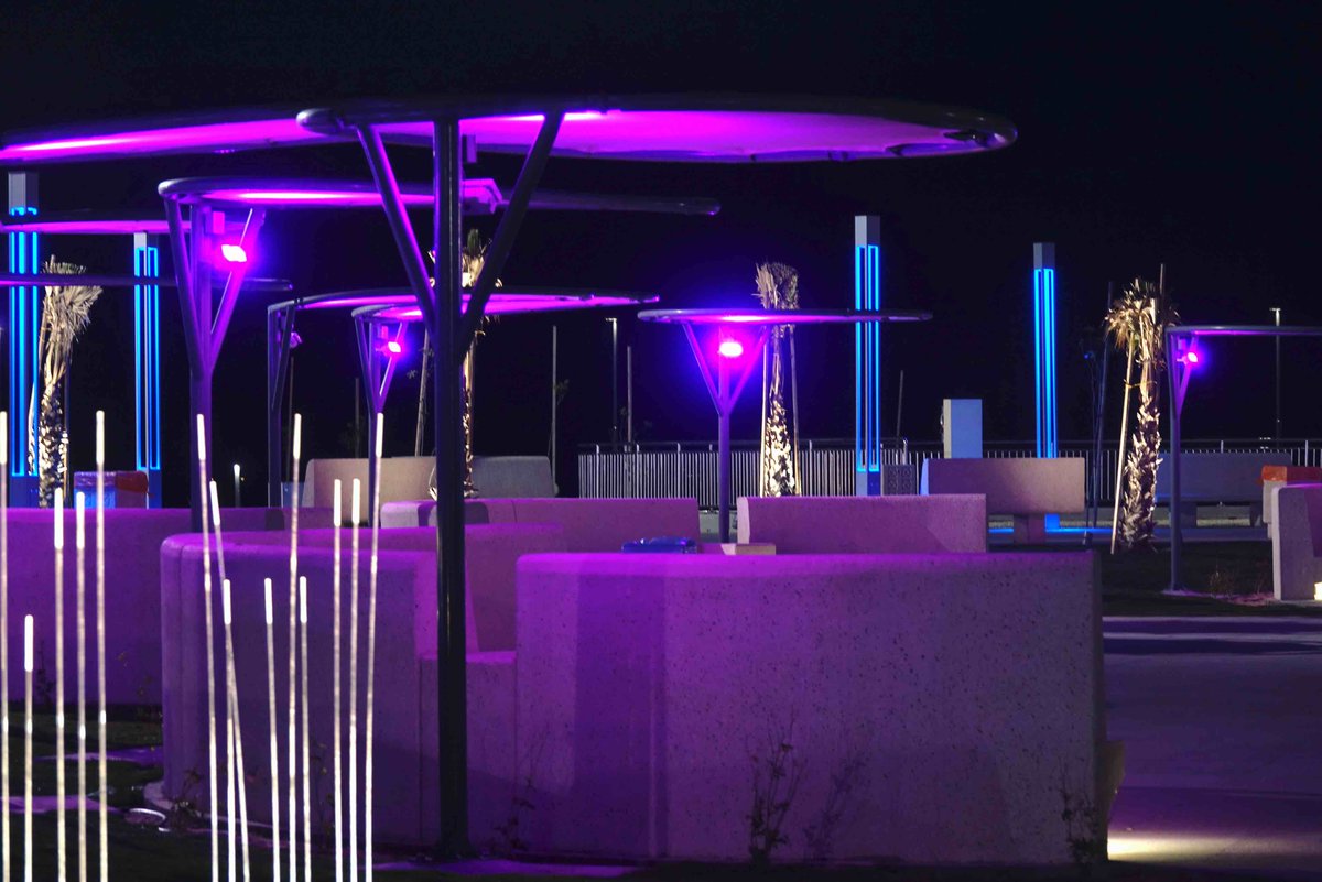 NetherLED's tweet image. Our latest City Parc project turns out to be a great crowd-pleaser! Full parking spots at nighttimes...#KSA