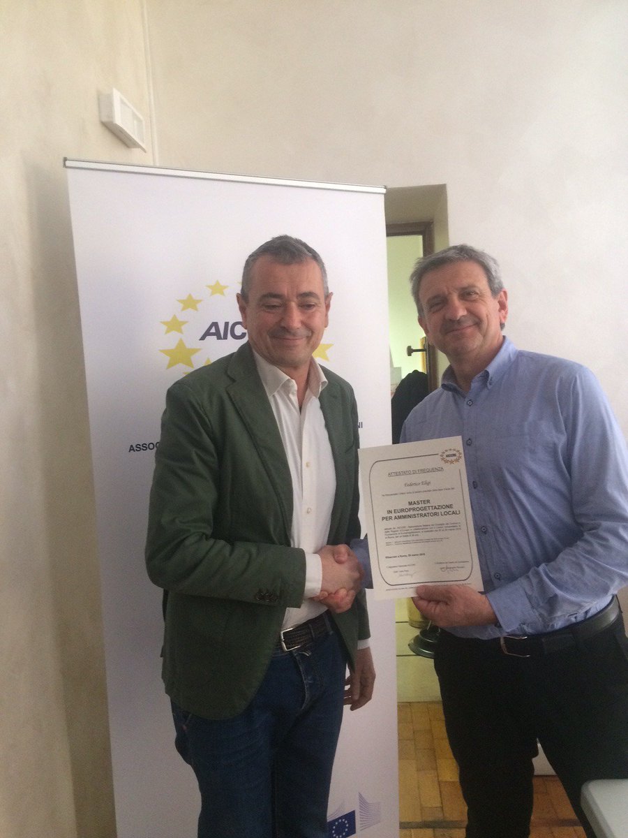 AICCRE_naz's tweet photo. Si conclude a #Roma, presso la sede di @aiccrenazionale, il VI #master in #europrogettazione, con la consegna degli #attestati.  @CarlaRey1969 @sbonaccini #formazione #Europa @DavideRigallo @IlaBugetti @MartaLeonori @porzid #29marzo. https://t.co/3DvpG9omIM