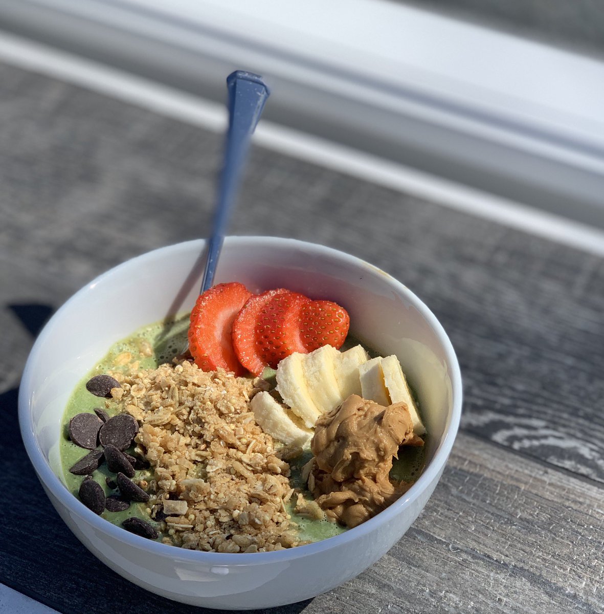 Smoothie Bowls alllllllllll day (what? It’s spring now 💁🏼‍♀️) #stillfreezing