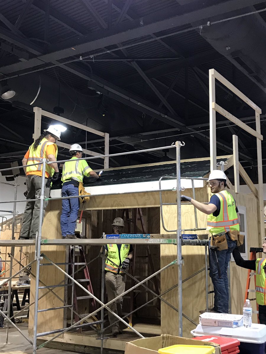WCPSSSHED's tweet image. It’s an exciting time. The first roof is starting to go down!  #2019SHED #SHED2019 @HHS_Huskies @Heritage @BrasfieldGorrie @WCPSS @success_nc @michellecfsnc @ABC11_WTVD @WNCN @WRAL