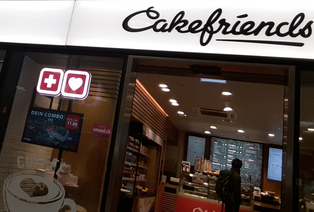 georggmuer's tweet photo. .#Unterwegs
#Zurich 🚉

#Cakefriends 👌

#makeFriends 🌞

#SBB #RailCity #Shopville #Coffee #Cake #trainstation @RailService @zvv @vbz_zueri_linie @VisitZurich @NewInZurich @Tsueri_ch  @1000Switzerland @MySwitzerland_d #DeinCombo #Deal #avec #SwissRailway #3rockar #HappyDay #TGIF https://t.co/vToykFWJAx
