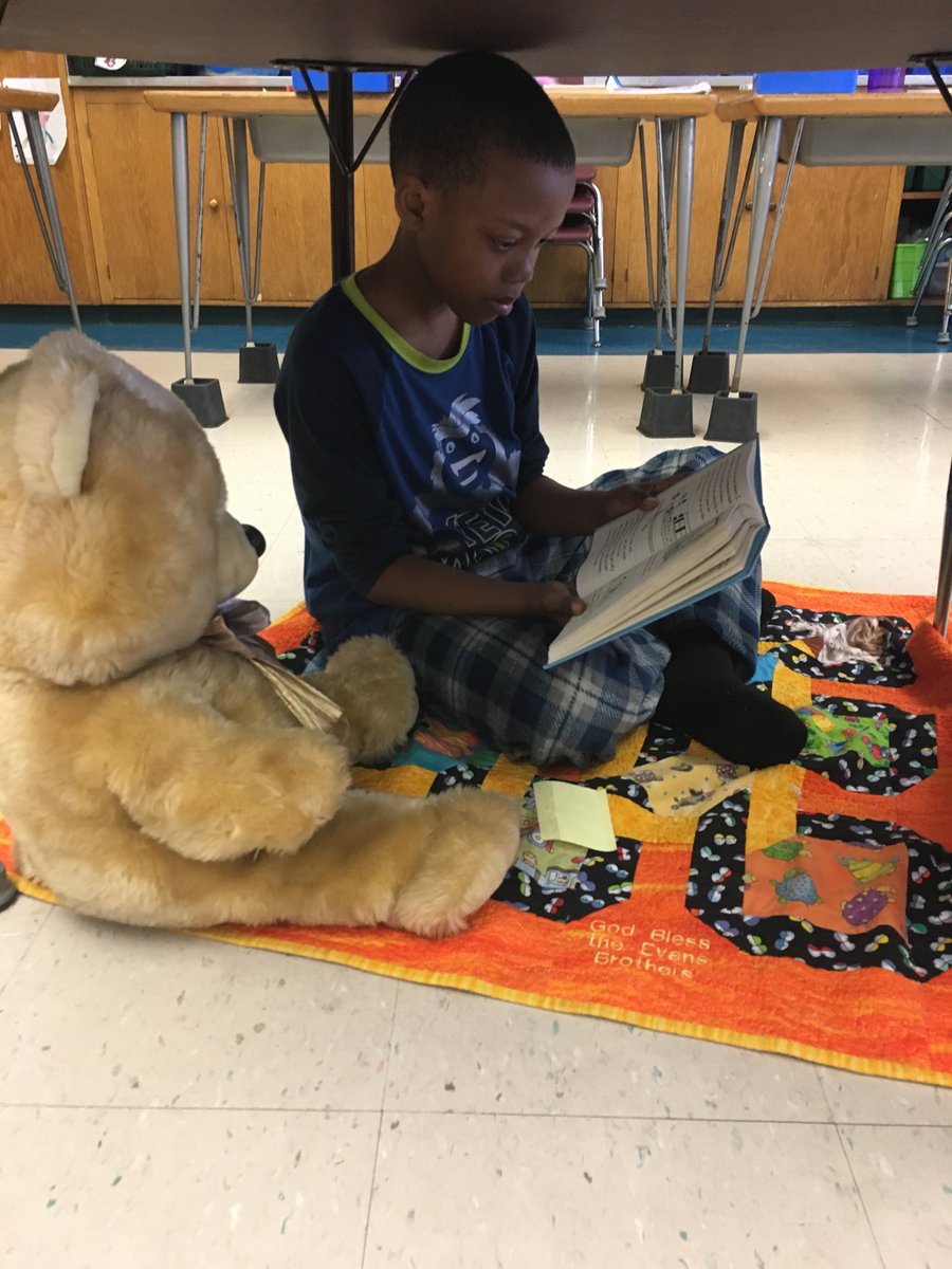 poupard3rd's tweet photo. End of Reading Month Celebration in 3rd grade at Poupard!
⁦@Poupard_Dragons⁩ ⁦@GPSchools⁩ ⁦@HussainAli_edu⁩ 
#Pajamas#Read-In https://t.co/ZNnKca3dTV