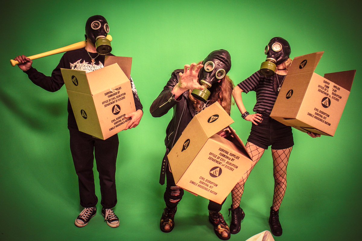 OMandM's tweet image. Have you seen our newest music video #HowToSurvive?!

😷🔺☢️

📸 @Lizzy_Cupcake 

youtu.be/kazOPN6hMbM