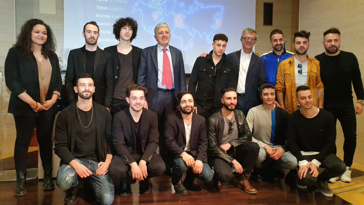 Diregiovani's tweet photo. Il mondo come palcoscenico. Parte il  #SanremoGiovaniWorldTour 

Le INTERVISTE ai protagonisti ➡️https://t.co/JiE4hR2Xu1

#sanremo2019 #festivaldisanremo #sanremo #einar #larua #deschema #nyvinne #mahmood #federicaabbate #ein22 https://t.co/TjWKENsg8H