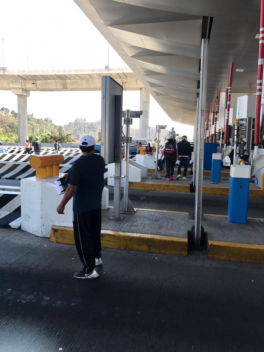age_Ambiental's tweet photo. Policía Federal Carreteras

#AhoraNoticias:  @PF_Carreteras informa de  Presencia de habitantes en la caseta de cobro de Tlalpan de la  Aut. México-Cuernavaca, en ambas direcciones. https://t.co/DUYYTN3wTW
