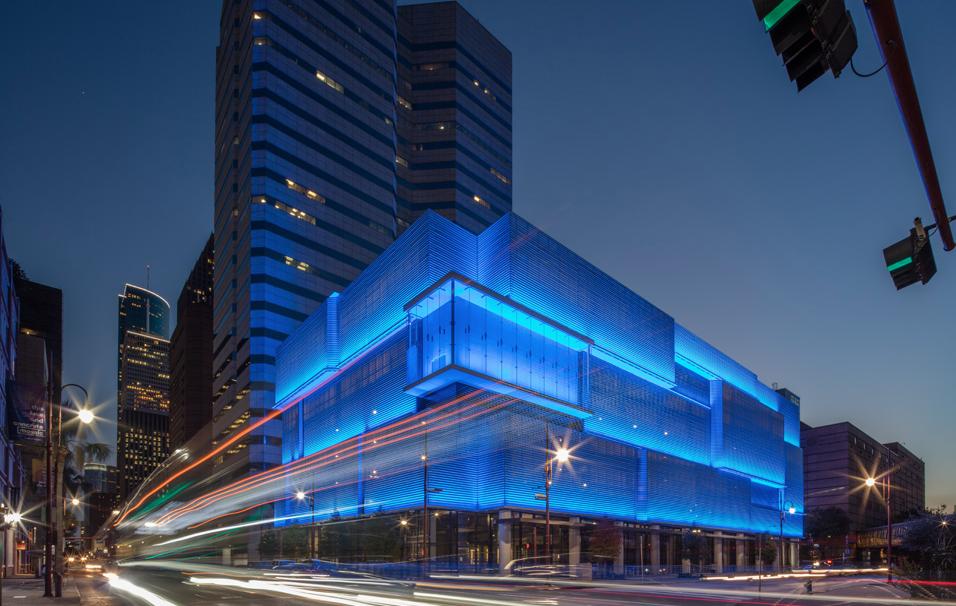 WadeArch's tweet photo. A Work of Art
#lyricgarage #downtownhouston
#wadearch https://t.co/L5AQXMuiTM