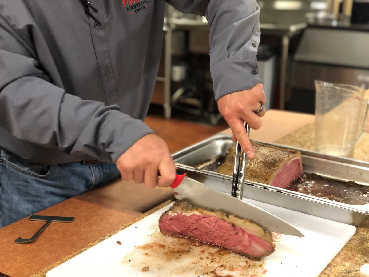 pmg_now's tweet photo. 2-days of extensive rep training with our fantastic Region Sales Manager Gary Wycoff from @Winstonind 
#Winstonindustries #cvap #cookandhold #steak #newyorksteak #cooking #equipmenttraining #foodservice #commercialequipment https://t.co/An6rsB5nEZ