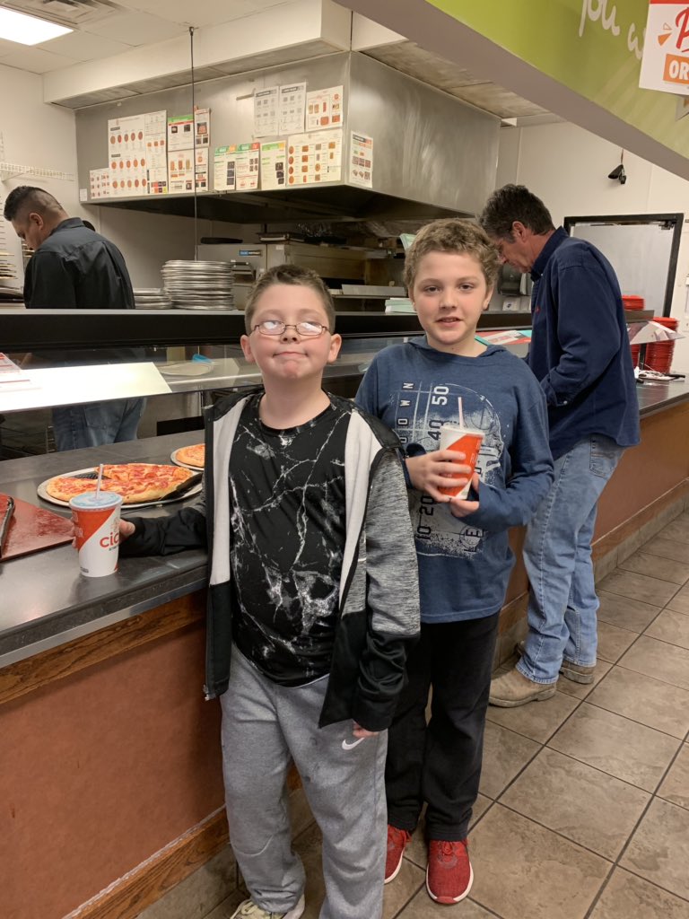 MajorSavers limo and pizza day!! <a href="/TPS_501/">Topeka Public Schools</a>