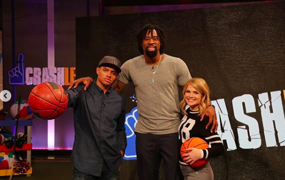 Crashletes's tweet photo. It's Friday time to get DUNKY! NBA Superstar @DeAndre joins @BroadyTheJoker &amp; @iamstevienelson tonight 7pm ET on @Nickelodeon! https://t.co/YbRe2RPWjw