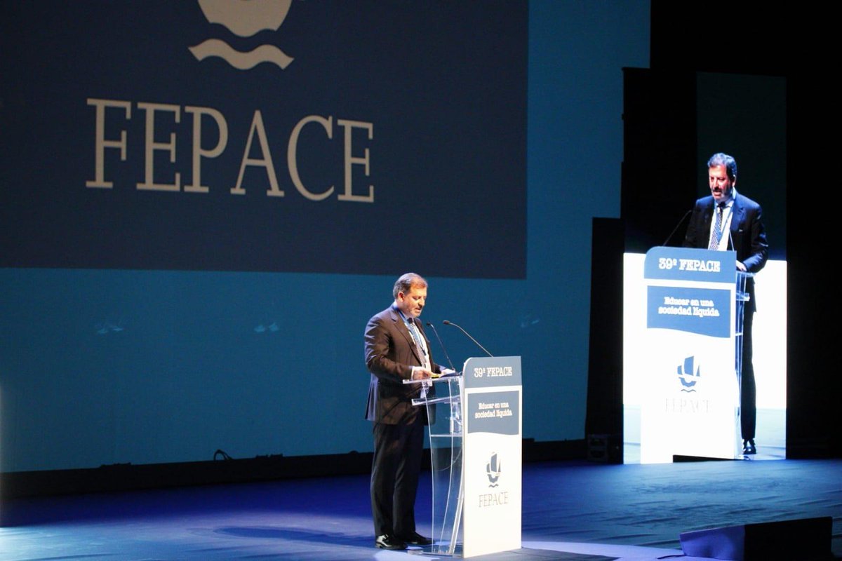 FomentoEdu's tweet photo. Gracias a todas las APAS por su implicación y por participar en este Congreso, dice Carlos Chouciño, Presidente de #FEPACE #educarenunasociedadliquida https://t.co/0Lt2WSTsJT