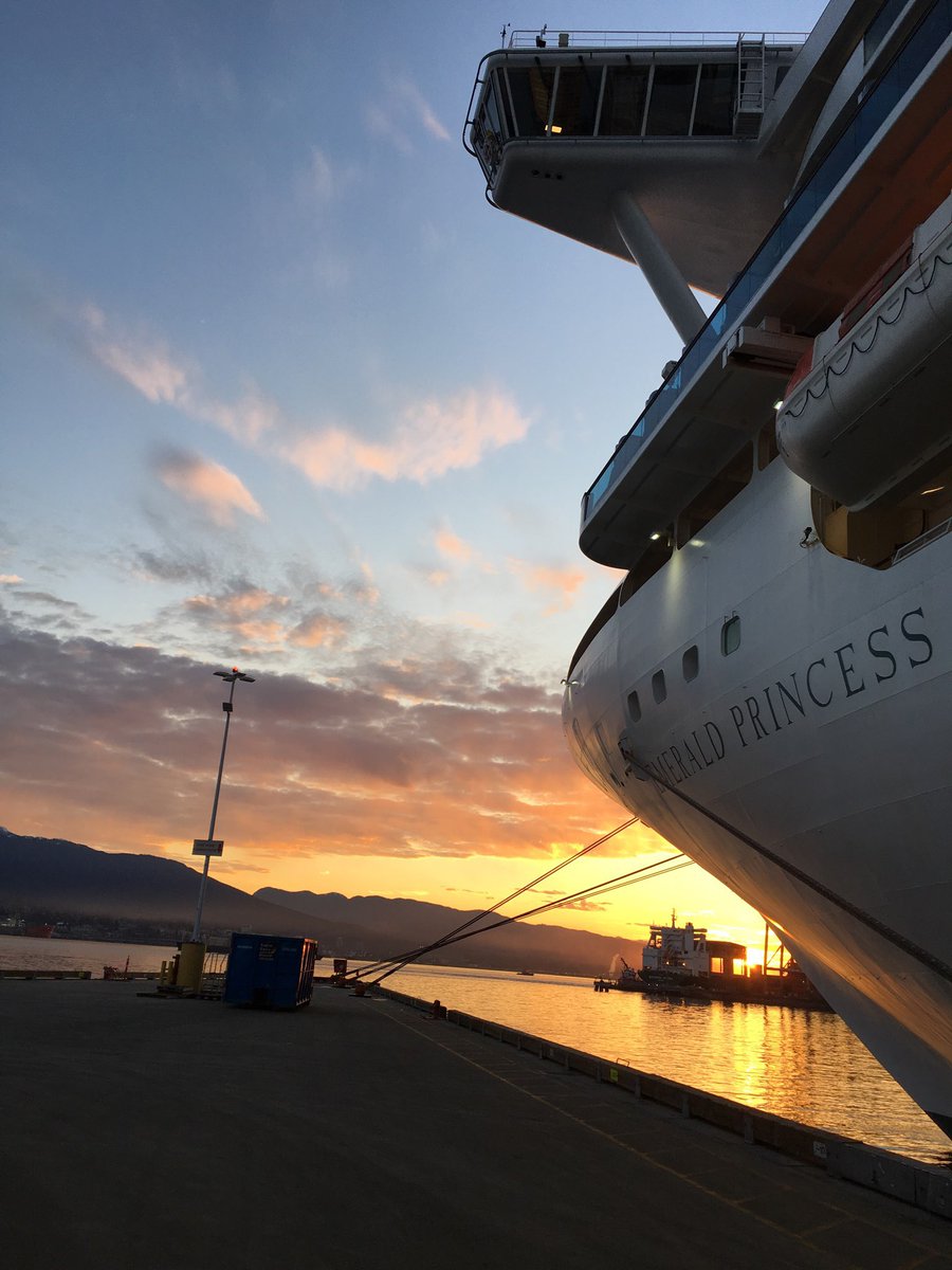 Day one of the 2019 cruise season @PortVancouver #MyPortCity Welcome to Vancouver @PrincessCruises #emeraldprincess