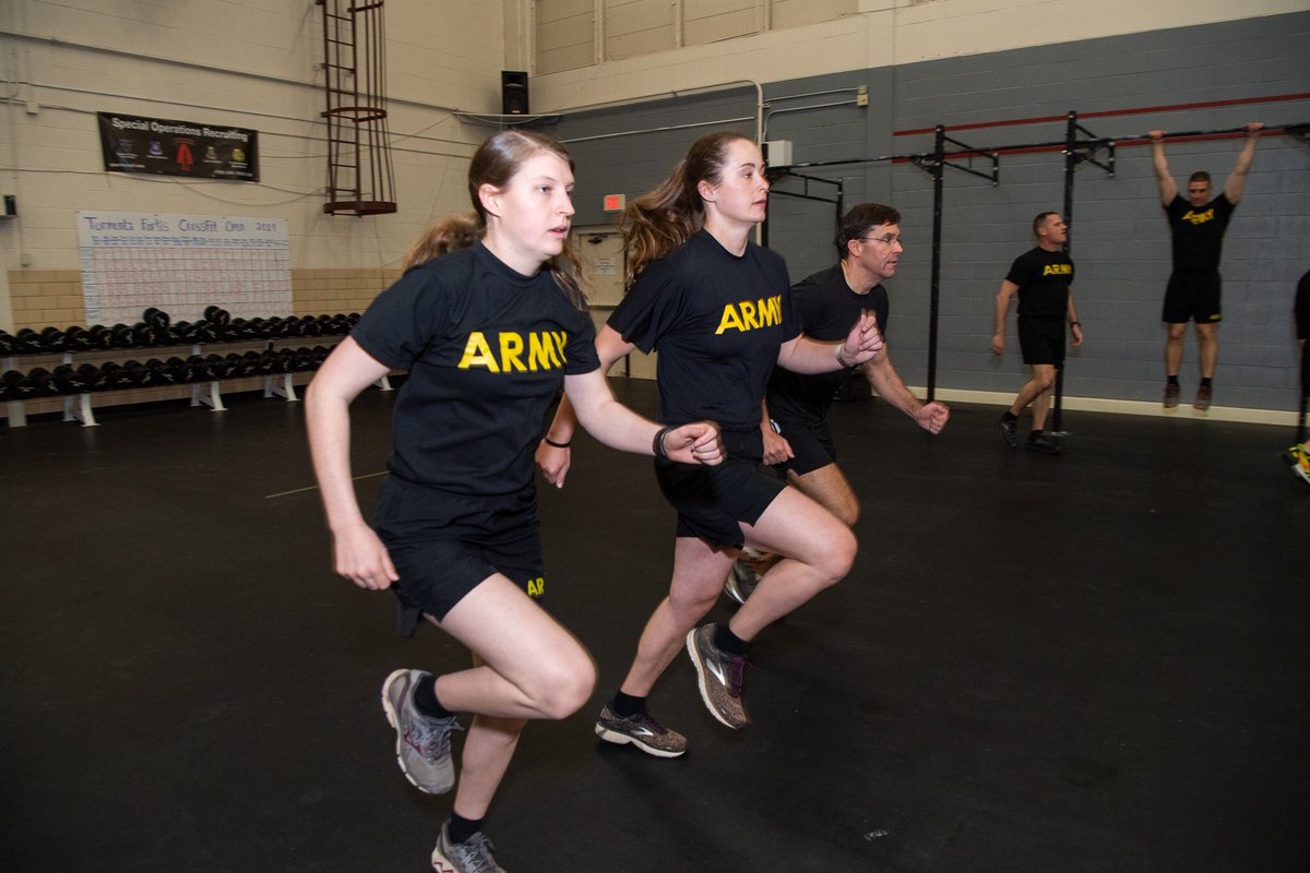 SecArmy's tweet image. Knocked out a @USArmy #ACFT workout with a BOLC class from the 428th Field Artillery Brigade at @OfficialFtSill this morning. Physical fitness is a critical part of being a great Soldier and leader. I’m always proud to see units getting ready for the ACFT. #armyfit #ready2fight