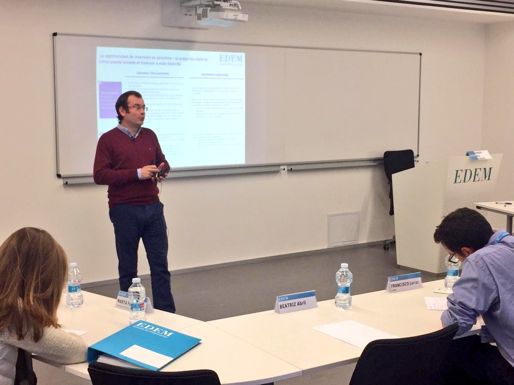 EDEMempresarios's tweet photo. 🥎 ¿Cuáles son las oportunidades de inversión en el #deporte? @chimo_rios, partner &amp; executive director de @tennium, nos lo cuenta en el programa #FocusDeporte de #EDEM 

#ProfesoresEDEM https://t.co/S5uqLFJk6c