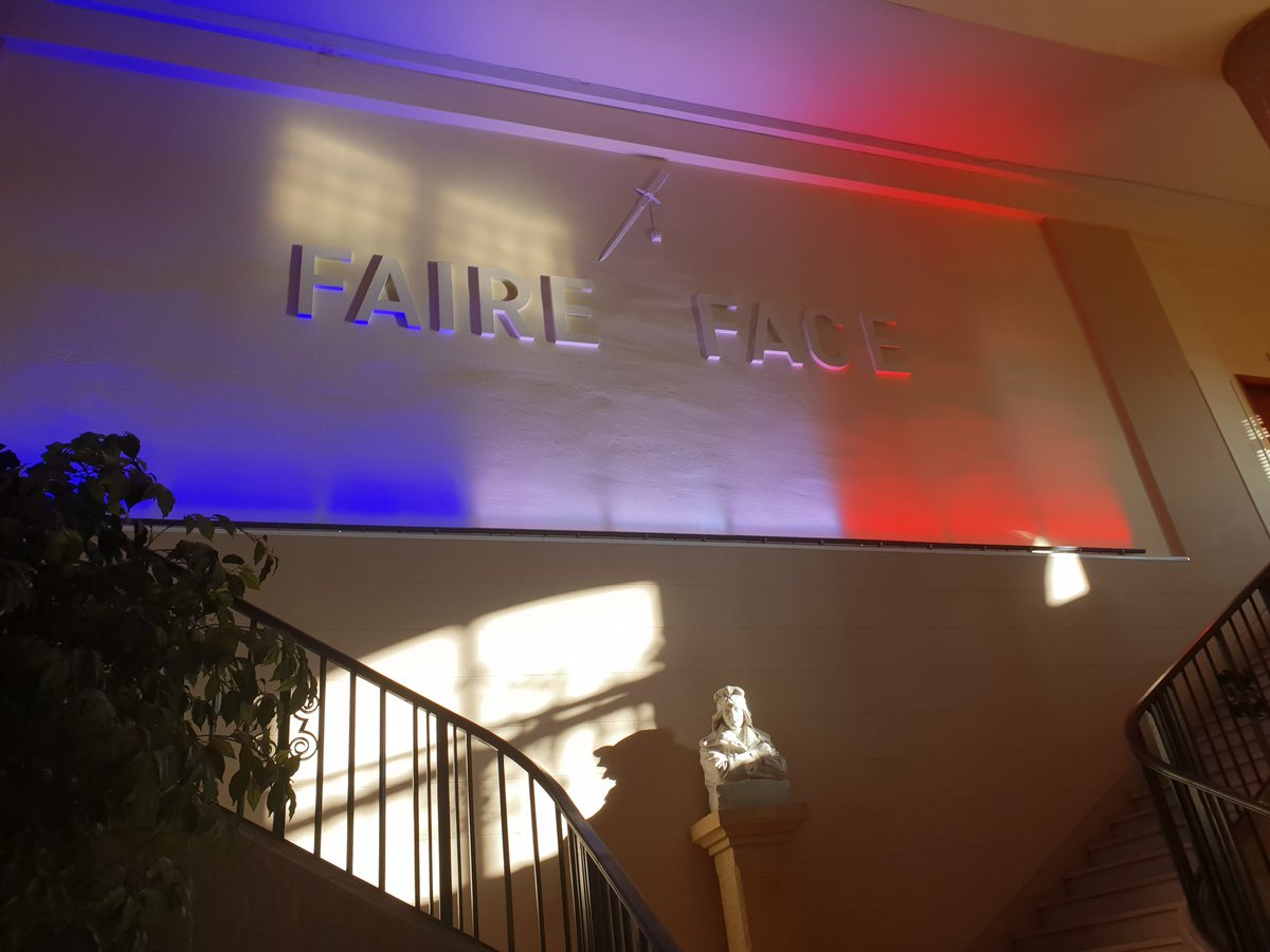 odelphine's tweet photo. Le #Otour @SalonProvence se prolonge avec la visite de @Ecoledelair, où sont formés nos pilotes et personnels navigants.
➡️ Patrouille de France @PAFofficiel
➡️ Centre d'excellence des drones
➡️ Présentation au drapeau 🇫🇷
Fière de nos armées !
@florence_parly @Defense_gouv https://t.co/t5jYVCSxYJ