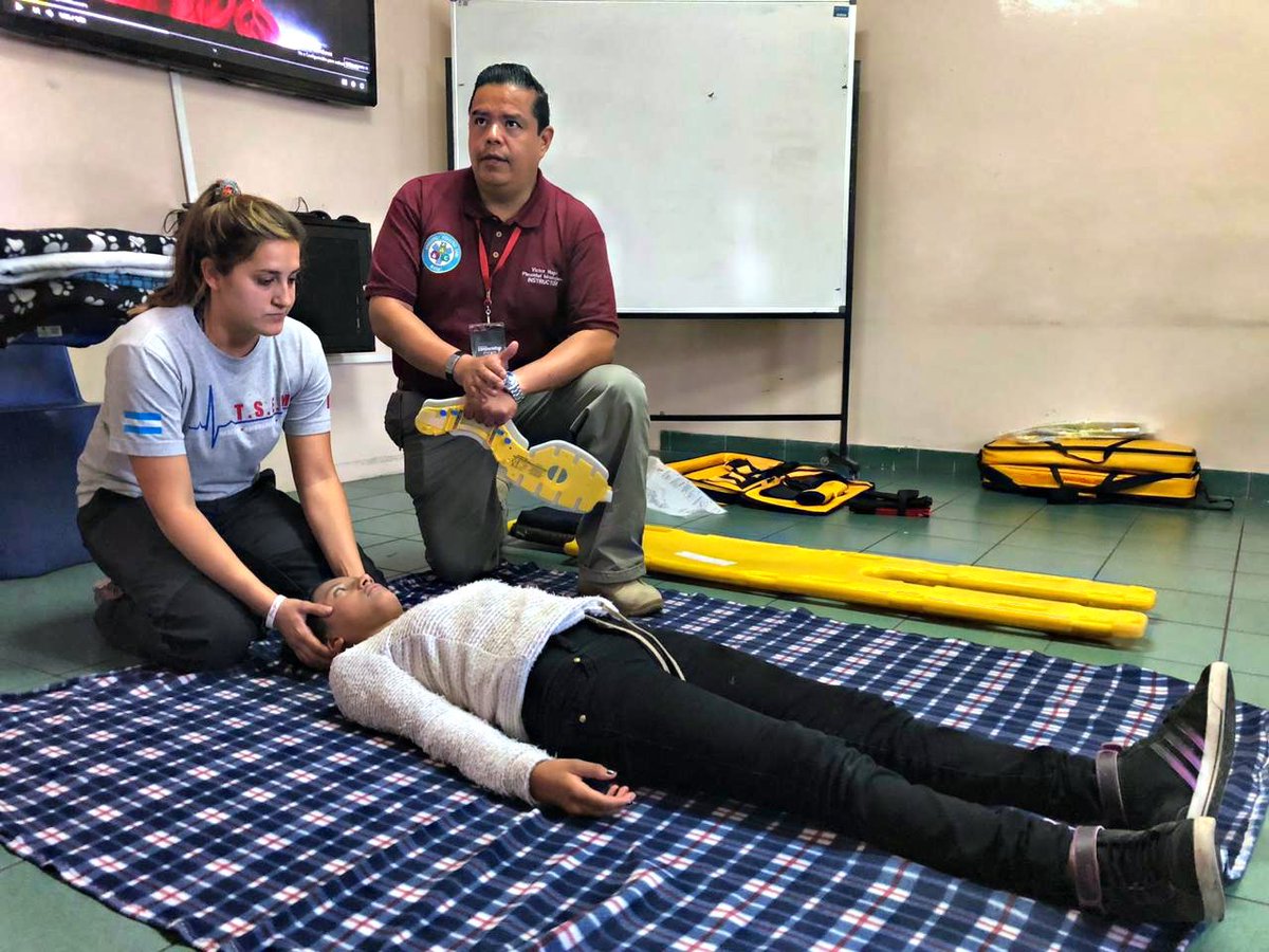 emsworldUIO's tweet photo. PRE CONGRESO | en el curso #EPC la simulación y la toma de decisiones es parte fundamental para desarrollar en los participantes mejores destrezas durante la atención de pacientes. https://t.co/gHmP7c1T68