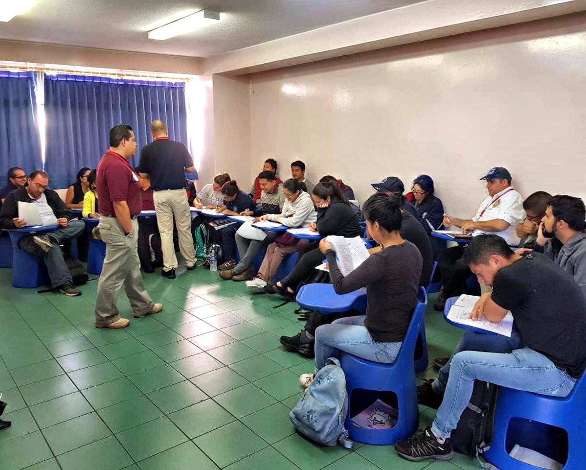 emsworldUIO's tweet photo. PRE CONGRESO | en el curso #EPC la simulación y la toma de decisiones es parte fundamental para desarrollar en los participantes mejores destrezas durante la atención de pacientes. https://t.co/gHmP7c1T68