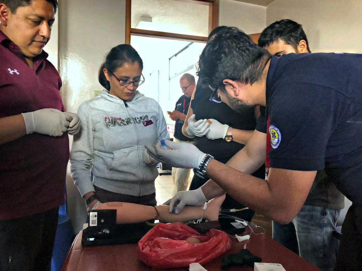 emsworldUIO's tweet photo. PRE CONGRESO | en el curso #EPC la simulación y la toma de decisiones es parte fundamental para desarrollar en los participantes mejores destrezas durante la atención de pacientes. https://t.co/gHmP7c1T68