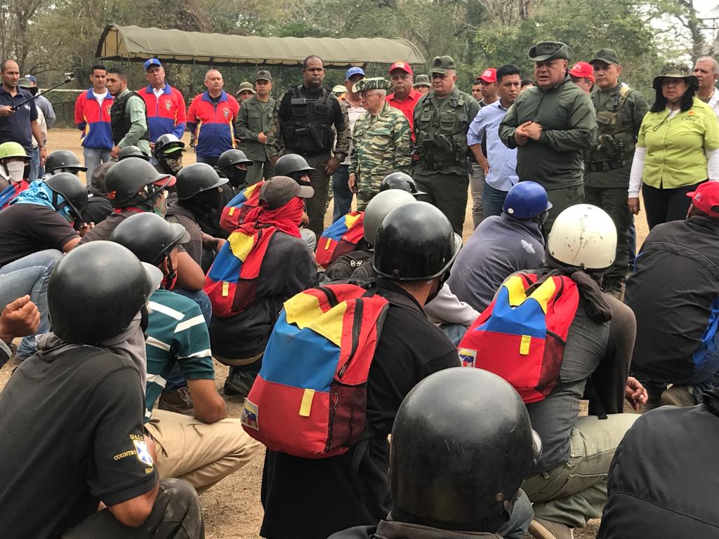 Truncali1's tweet photo. ¡Yaracuy presente para defender la Patria! @dcabellor supervisó los Ejercicios de Defensa Ciudadana en el estado 

#VenezuelaLuchaPorLaPaz #VenezuelaDefiendeLaPaz #29Mar https://t.co/YLChPQkLYc