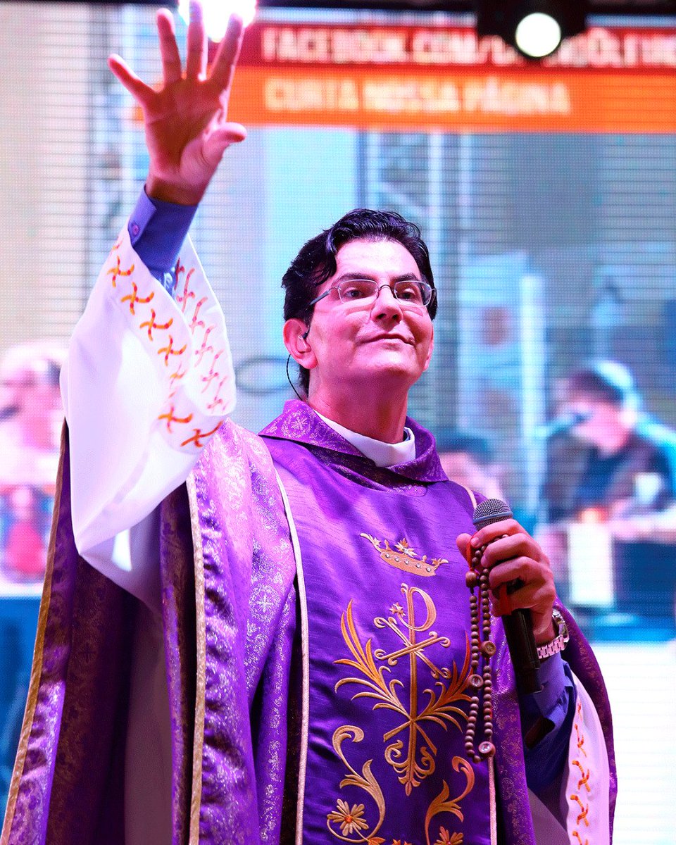 Filhoo, você não precisa ter palavras bonitas para falar com Deus. Se você for sincero, Ele te ouve. Ouve teus pensamentos, ouve seu silêncio, ouve até teu coração. Creia, tudo pode ser mudado pela força da oração. #AForçadaOração

Foto: Felipe Gusso