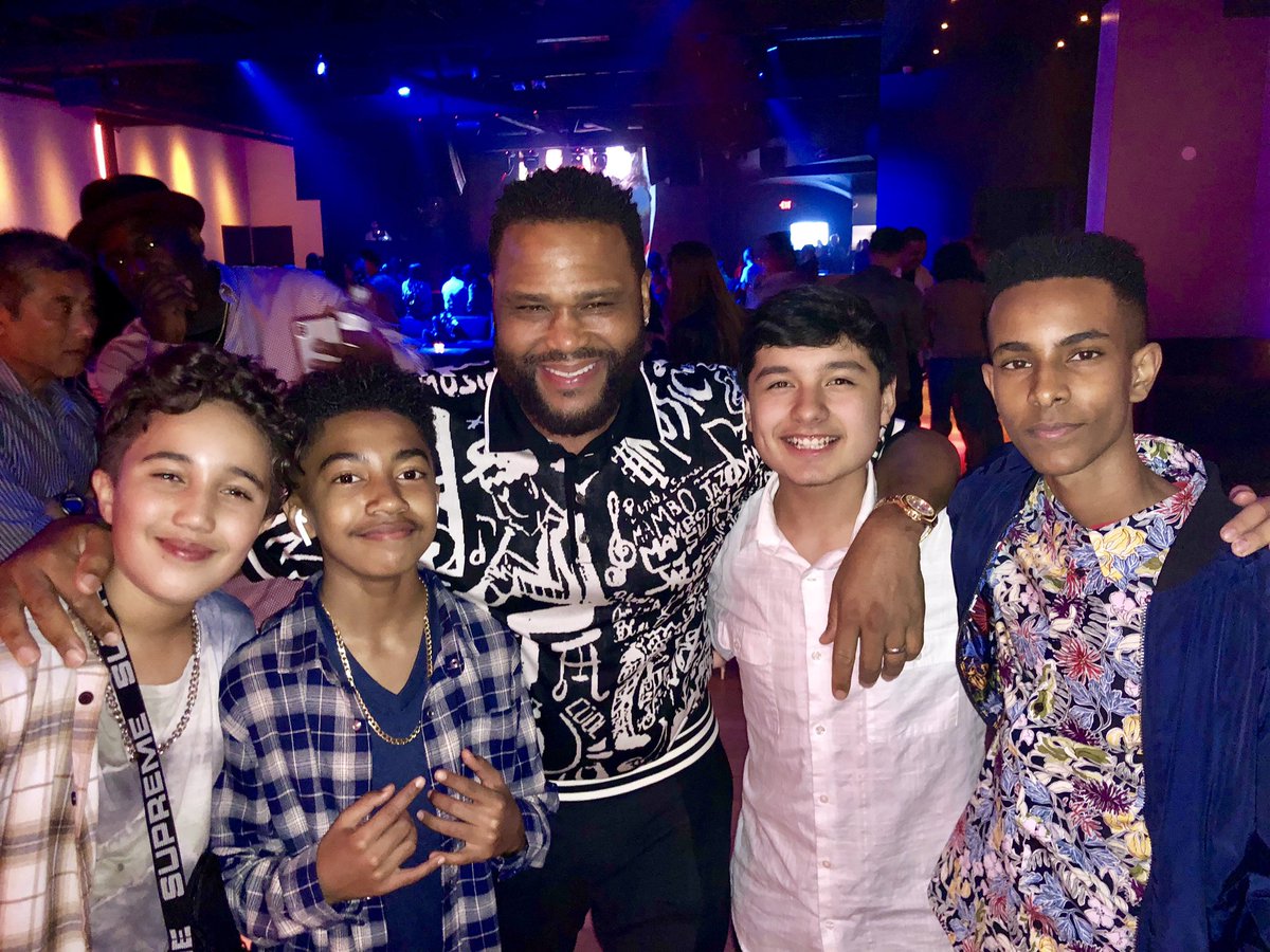 MilesBrown's tweet photo. #Blackish Season 5 wrap party with my boys🔥 My tv dad @anthonyanderson is crazy but he’s the best! #BlackishWrapParty @blackishabc https://t.co/5lTX8VAR3H