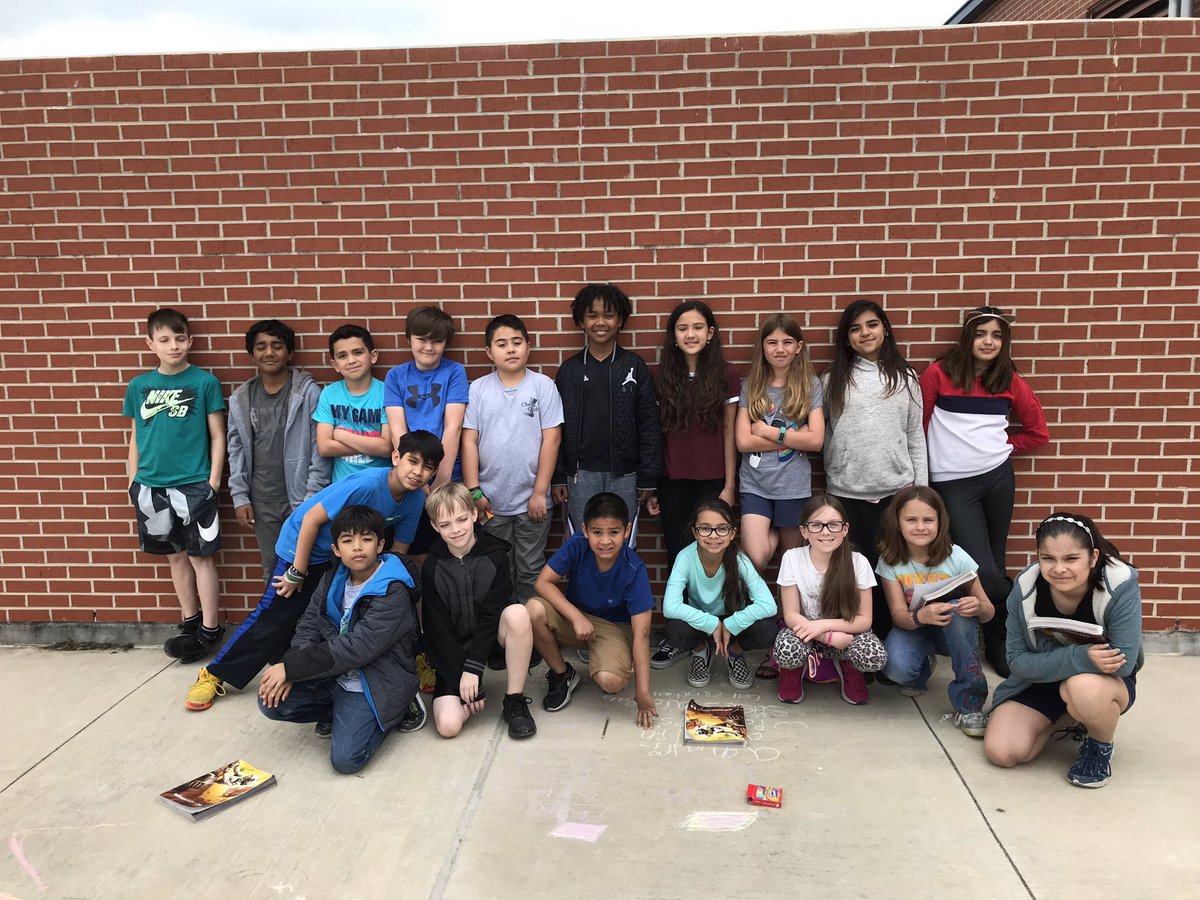 LaylaPutrus's tweet photo. Beautiful day outside to review our vocabulary for our lines, angles, and shapes unit. 🎨🖍 #chalk #theyhadablast #liondays @NISDElemMath @NISD https://t.co/9KqjG4vqOr