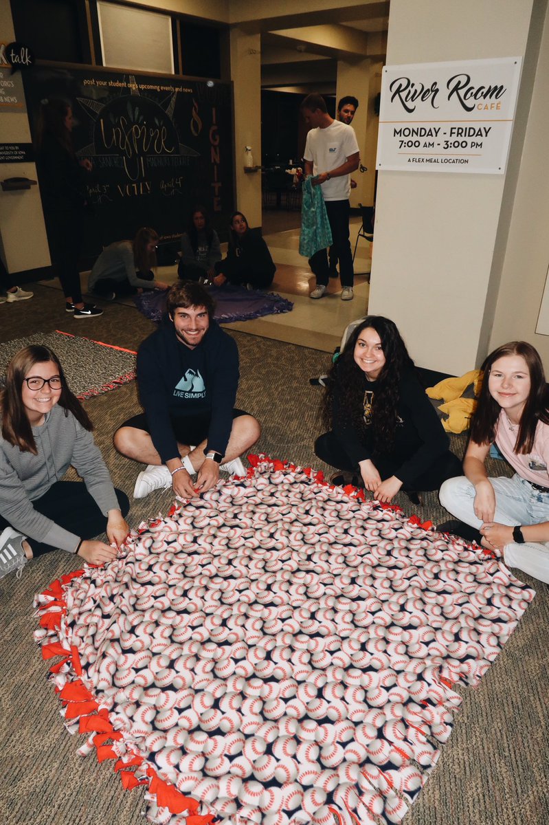 DSPEpsilon's tweet image. Homemade tie-blankets to support the kids and families at the Stead Family Children’s Hospital? Count DSP in! • Our VP of Community Service, Kasey Costa, organized a great event this week which allowed brothers to give back to their Iowa City community! 😀
