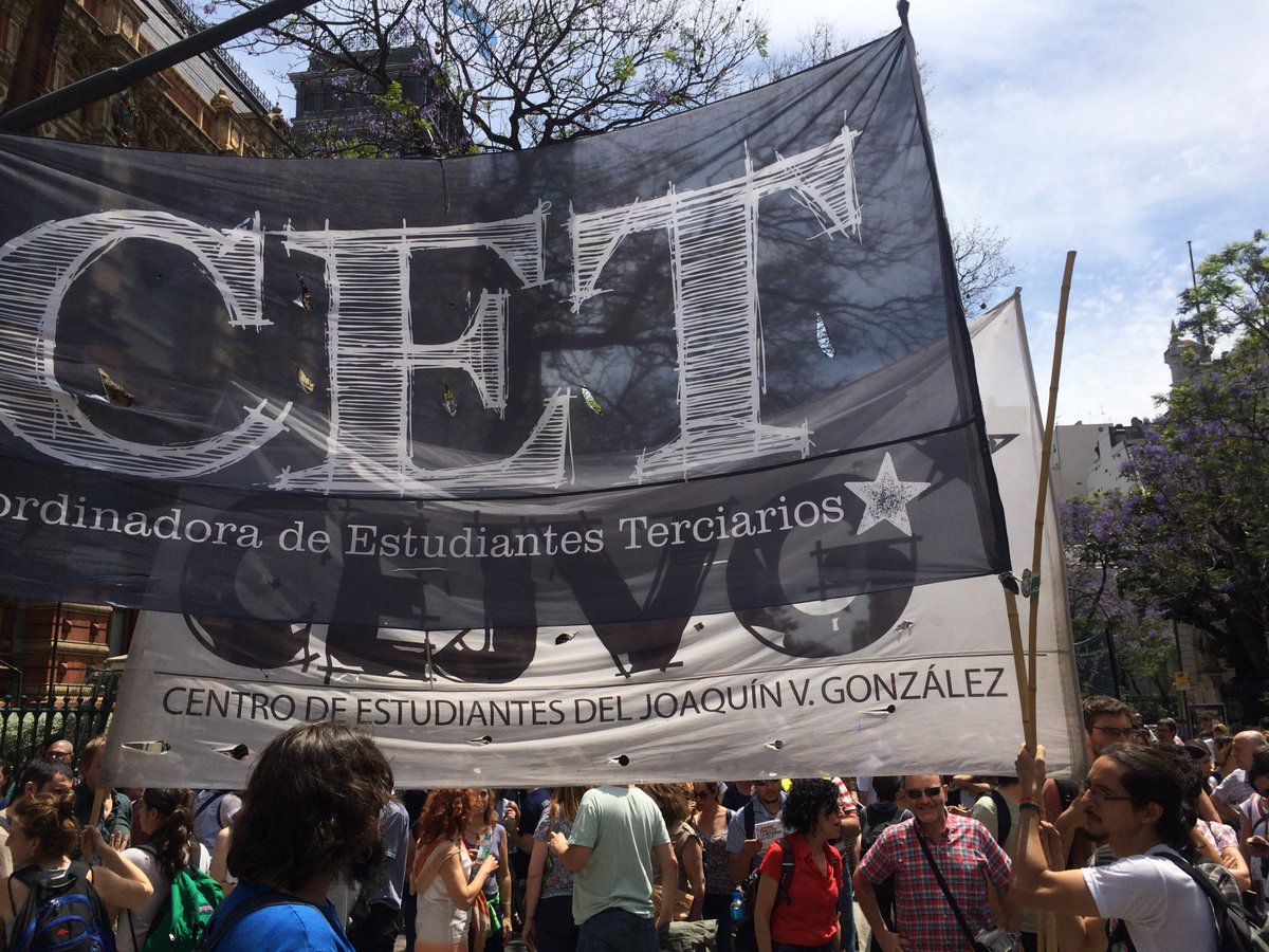 marianatradart's tweet photo. El IESLV JRF no figura en el nuevo organigrama del MEI. ¡Formamos profesionales docentes y traductores de lenguas extranjeras desde hace más de 100 años! ¿Olvido? GRAVÍSIMO @horaciorlarreta @Soledad_Acunia https://t.co/Gv03x3jliY