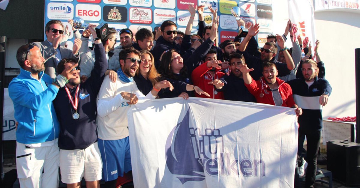İTÜ Yelken Campus Cup’tan kupalarla döndü. 🏆⛵ #ITUGURUR Üniversiteler arası yelken yarışlarında 2 tekne ile katılan İTÜ Yelken Ekibi, Mersin Yelken Akademisi teknesi ile birinci, Minx teknesi ile ikinci ve IRC1-2-3 Overall’da şampiyon oldu. #ITU1773 goo.gl/QxNJvK