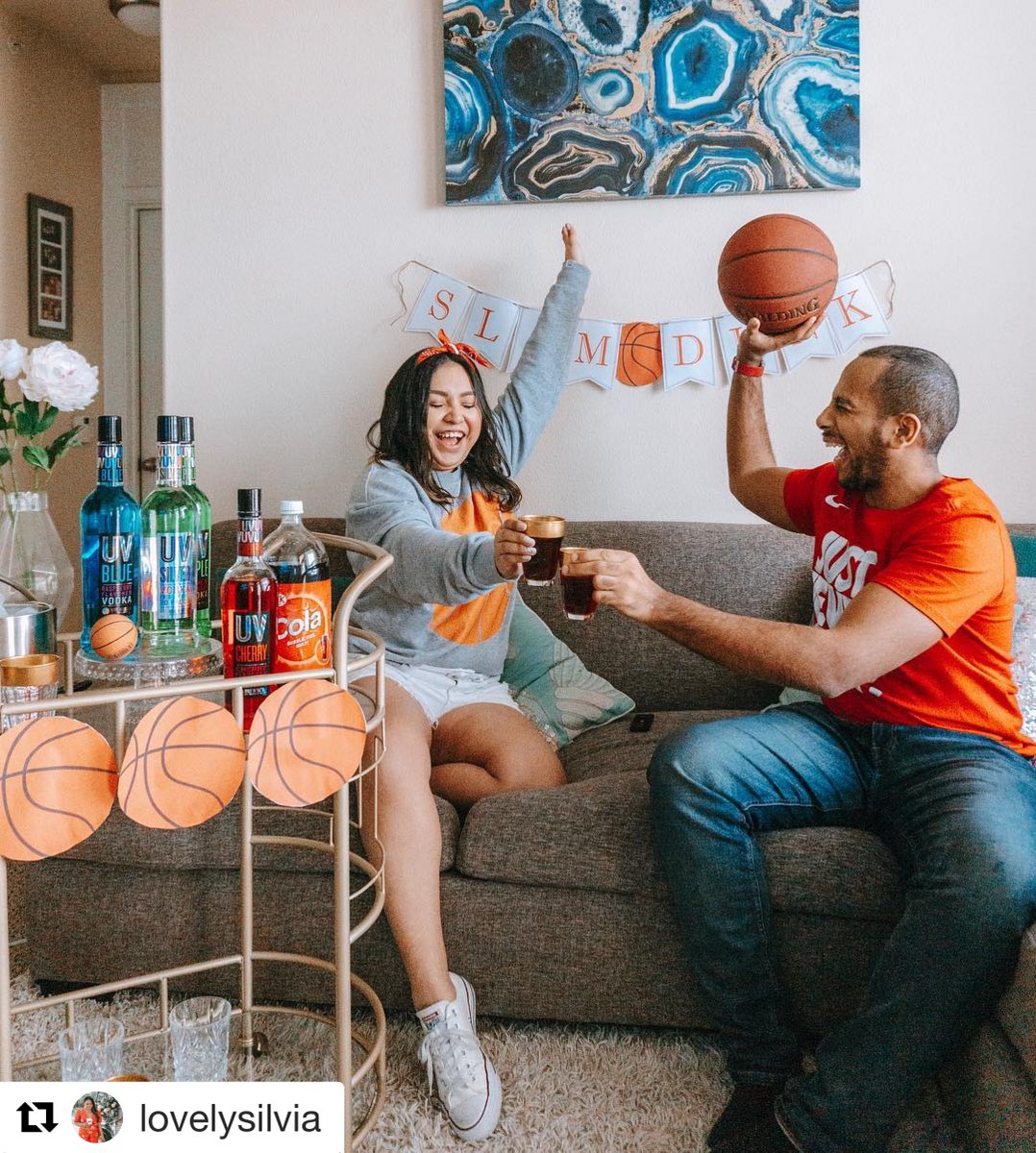 dawnchats's tweet photo. 21+ Only. Slamdunk! π Celebrate game day w/ this fun basketball bar cart from @lovelysilvia1! It's a great way to serve up delish beverages & snacks! Route your fav team w/ UV Vodka & the perfect +1 mixer to make it extra epic. Go team! #ad https://t.co/RAgxV1EXHO #UVFinalPour https://t.co/GrxylrDIEp
